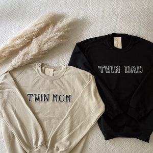 Matching Mom Dad Sweatshirt |Baby Shower Gift | Twin Mom Sweatshirt | Twin Mama Crewneck | Twin Dad Sweatshirt | Twin Dad Father's Day Gift