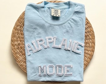 Camiseta de modo avión con colores cómodos, camiseta de aeropuerto, atuendo de aeropuerto, camiseta de viaje, camiseta de verano con colores cómodos, regalo para amantes de los viajes, regalo para viajeros