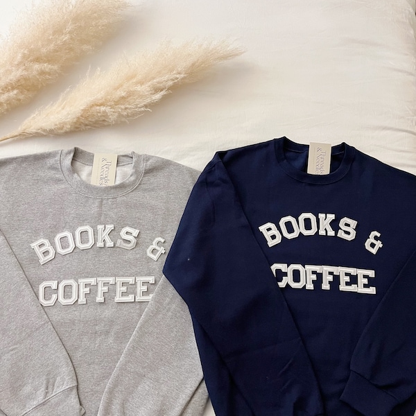 Boeken en koffie sweatshirt, leesminnaar sweatshirt, boekenminnaar sweatshirt, geschenken voor boekenwurm, koffiesweatshirt, koffieminnaargeschenken