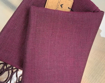Linen scarf with metallic yarn