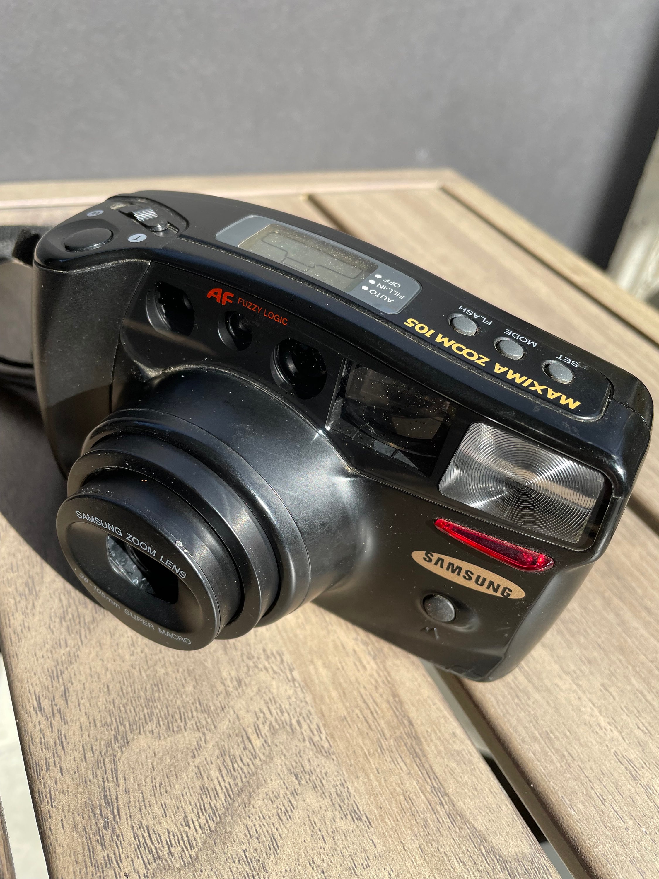 Vintage Samsung Maxima Zoom 105 35mm Film Camera Great Point and