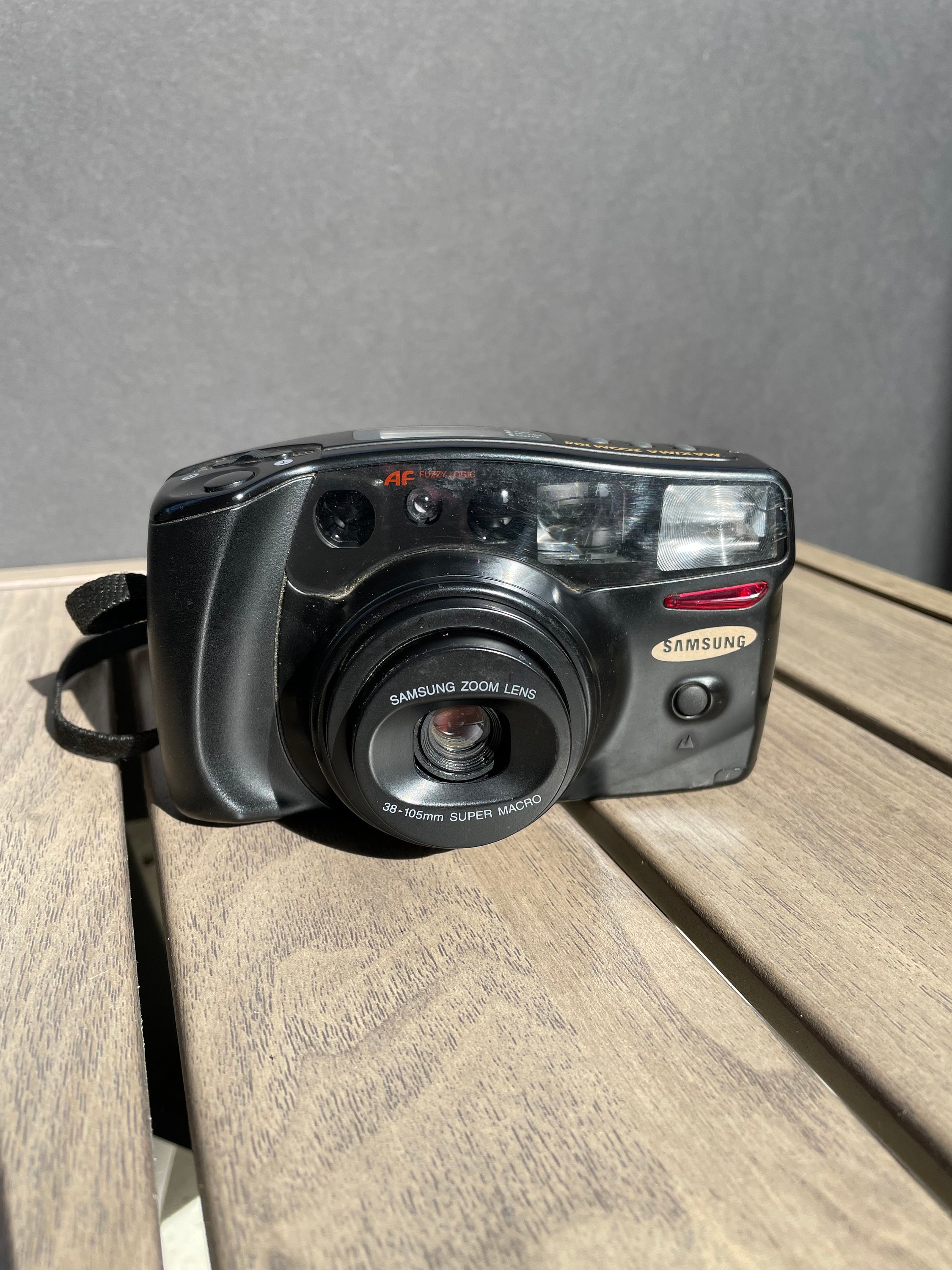 Vintage Samsung Maxima Zoom 105 35mm Film Camera Great Point and