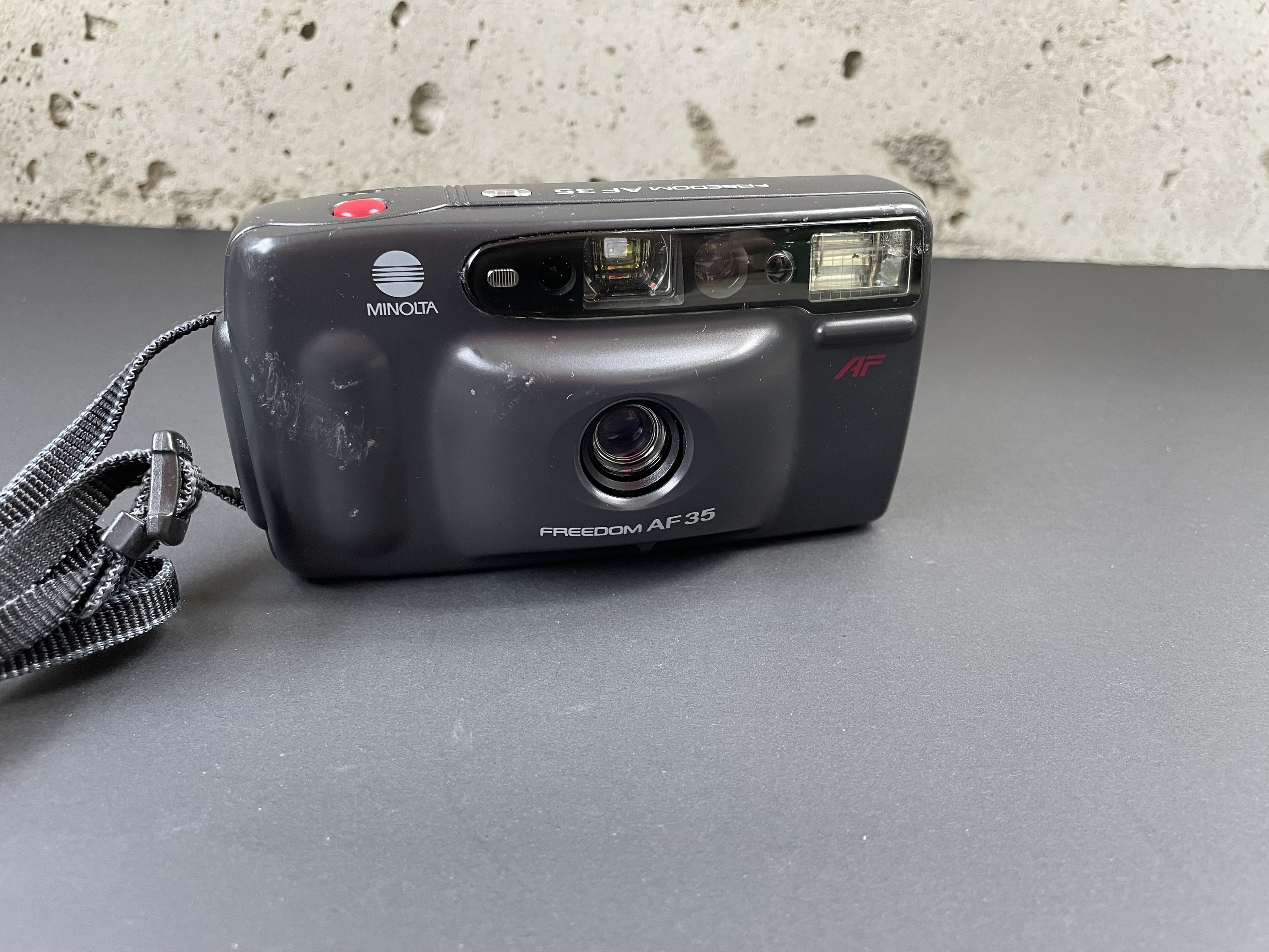 一眼レフのレンズにバリアがあってもいいじゃないか (MINOLTA