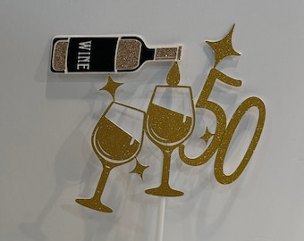 Topper para Pastel de Cumpleaños Personalizado – Botella de Vino y Copas Doradas – Brindis por Cualquier Edad