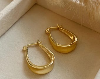 14k Gold Filled Oval Huggie Hoop Earring, Chubby Hoop Earring, Chunky Hoop Earring, Minimalist Earring, Gift for her