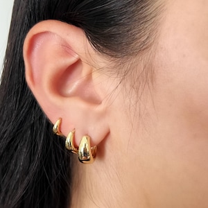 14k Gold Filled Hoop Earrings, Gold Chunky Earring Women, Gold Oval huggie Hoops, Medium Gold Hoops, Thick Gold Hoops