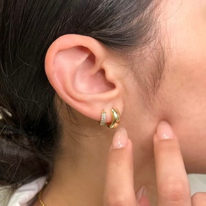 HUGGIE HOOP EARRINGS, Gold hoop Earrings, 14k Gold Filled hoops, minimalist jewelry Gifts for girlfriend, gifts for mom