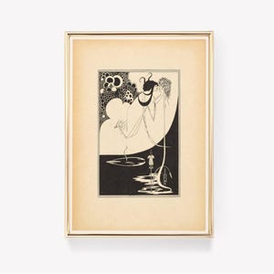 Peut inclure: Illustration en noir et blanc d'une femme en robe flottante, les cheveux au vent, tendant la main vers une fleur qui pousse dans un étang. L'image est encadrée d'un cadre doré.