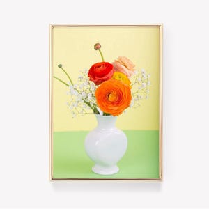 Póster de ranúnculo naranja / Impresión en jarrón blanco / Decoración floral / Arte botánico / Flores de ranúnculo