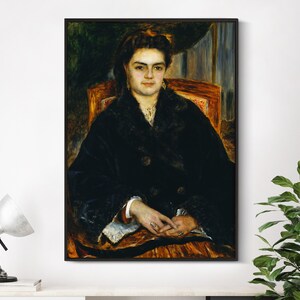 Może przedstawiać: Obraz przedstawiający kobietę w czarnym futrzanym płaszczu i ciemnej sukni. Siedzi na krześle z tapicerką w czerwono-złote wzory. Tło jest rozmyte w zielonym i niebieskim kolorze.