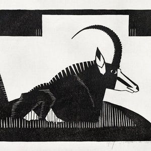 Può includere: Stampa a legno in bianco e nero di un'antilope con lunghe corna sdraiata. La stampa è incorniciata da un bordo nero.
