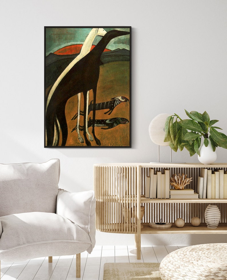 Puede incluir: Una pintura de tres perros estilizados en un entorno paisaj&iacute;stico. Los perros son negros, blancos y marrones, y se representan en un estilo simplificado, casi abstracto. El fondo es de un verde y marr&oacute;n apagados, con un sol rojo poni&eacute;ndose en la distancia.