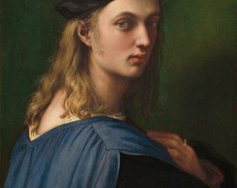 Op de afbeelding: Een portret van een jonge man met lang, golvend blond haar. Hij draagt een zwarte baret en een blauw shirt. De achtergrond is donkergroen.