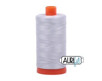 Dove (2600) | 50wt Large Spool (1300M / 1422Y) | Aurifil Thread | att8q - atpb6 - atcf88
