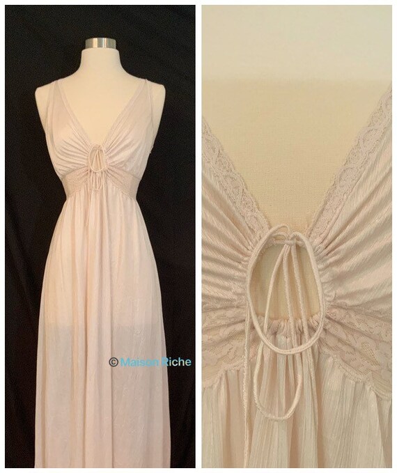 Vintage 1970s Miss Elaine Nightgown