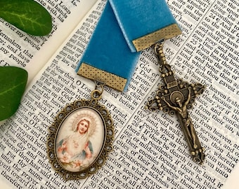 Segnalibro cattolico, segnalibro per pagine della Bibbia con il Cuore Immacolato di Maria, nastro di velluto blu di lusso con crocifisso, idea regalo sacra