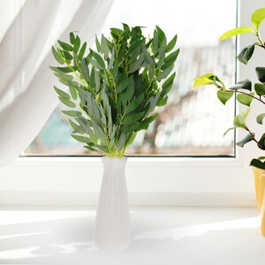 Caules artificiais de eucalipto – Ramos de folhagens artificiais para arranjos florais, buquês de casamento, decoração de casa – Conjunto de 3 caules