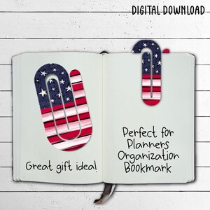 Puede incluir: Una descarga digital de un marcador de página imprimible con un diseño de bandera estadounidense roja, blanca y azul. El marcador tiene forma de clip y tiene el texto "Great gift idea!" y "Perfect for Planners Organisation Bookmark" en la página.