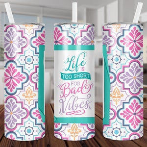 La vida es demasiado corta para las malas vibras, sublimación, digital, PNG, diseño, descarga, vaso delgado de 20 onzas, diseños de Doodle Mom en blanco