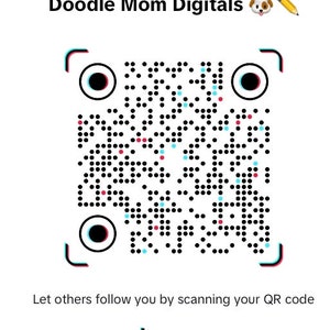 Pu&ograve; includere: Un codice QR in bianco e nero con un logo TikTok e il testo "Doodle Mom Digitals" e "Lascia che altri ti seguano scansionando il tuo codice QR".