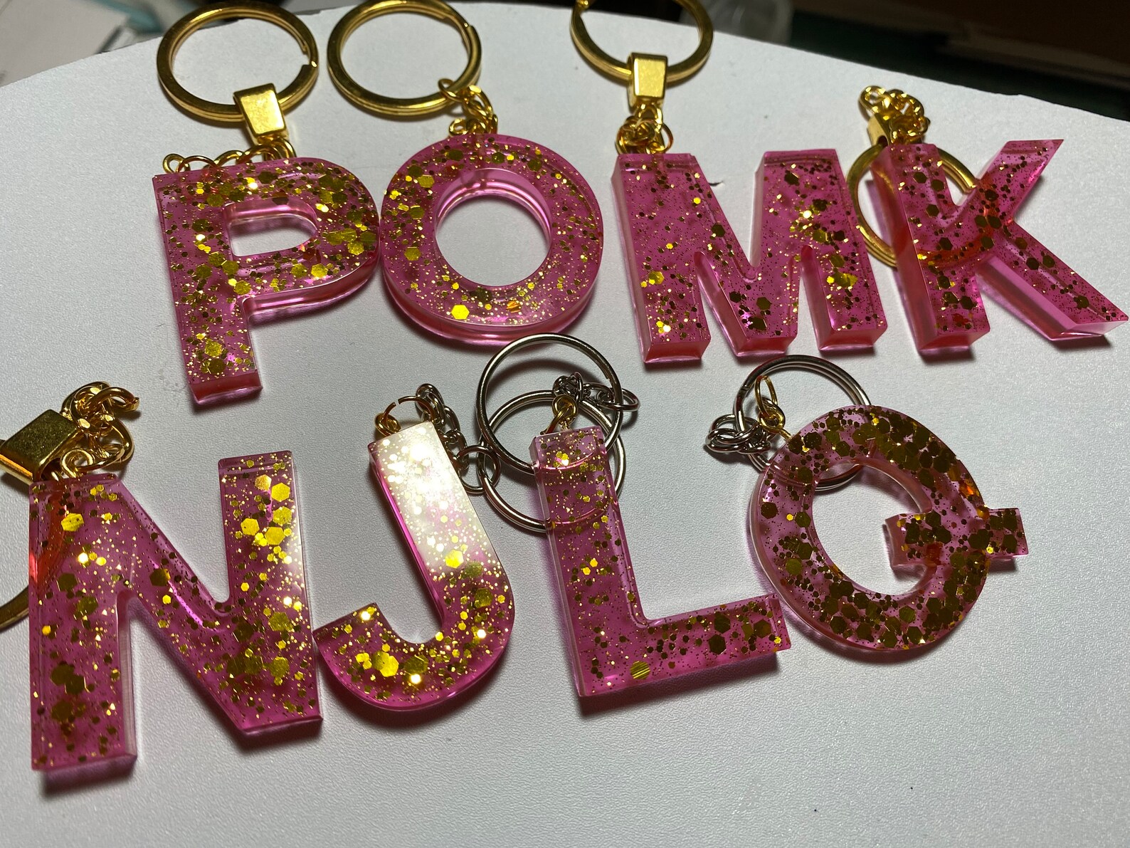 Llaveros de letras de brillo rojo // resina // casero // Hecho Etsy