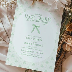 Mały talizman szczęścia w drodze. Irlandzkie zaproszenie na baby shower z okazji dnia św. Patryka, wersja cyfrowa do pobrania.