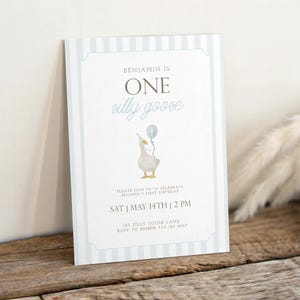 Convite de primeiro aniversário Blue One Silly Goose, convite para festa de bebê menino em aquarela, modelo de cartão de primeiro aniversário clássico, moderno e minimalista editável