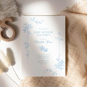 Vintage blauwe uitnodiging voor theekransje babyshower, toile de jouy babyshower uitnodiging, bewerkbare sjabloon met Franse bloemen, digitale download