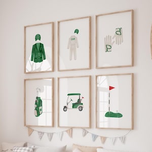 Puede incluir: Seis ilustraciones enmarcadas con temática de golf. Las ilustraciones incluyen un atuendo de golfista, un carrito de golf, una bolsa de golf, un guante de golf, una bandera de golf y un sombrero de golf.