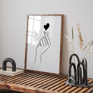 Vingerhart lijntekening print: Minimalistische Kpop poster (digitale download) afbeelding 4