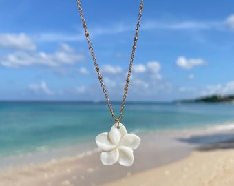 Collana Frangipani / Collana Plumeria / Madreperla / Collana di fiori / Collana con fascino di fiori / Boho Beachy / Collana hawaiana
