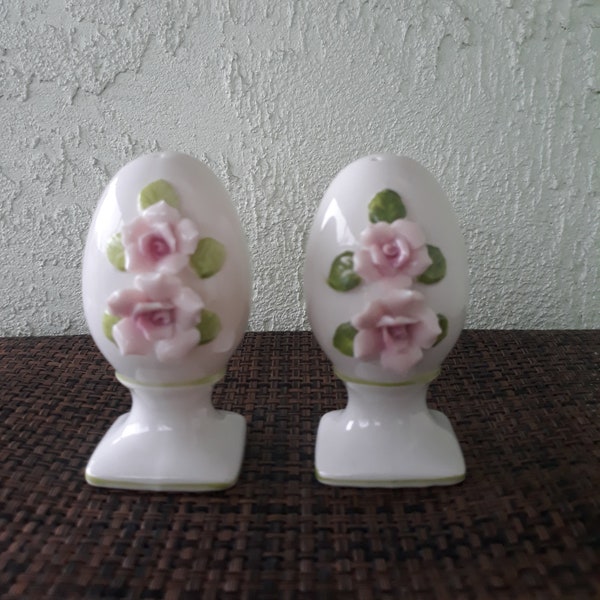 Vintage Ceramic Salt and Pepper Shakers-Floral Shakers-Egg Shaped Shakers-Square Base-Pink and Green-Vintage Kitchen-Victorian Decor-Dining