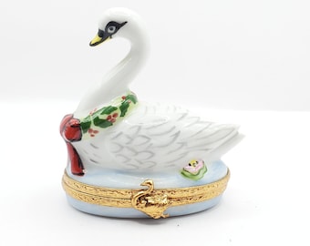 Seven Swan's a Swimming Limoges Box (Artoria)