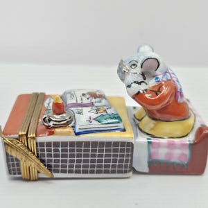 Mouse in a matchbook Limoges box (Rochard)
