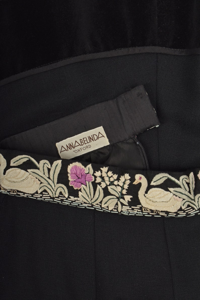 ANNA BELINDA 1970s embroidered skirt XXS beautifully embroidered swans waistband
