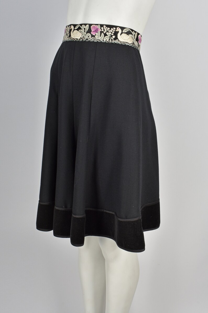 ANNA BELINDA 1970s embroidered skirt XXS beautifully embroidered swans waistband