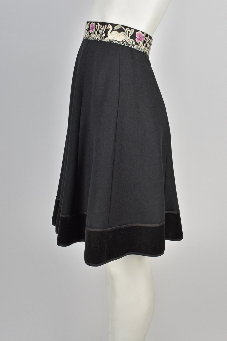 ANNA BELINDA 1970s embroidered skirt XXS beautifully embroidered swans waistband