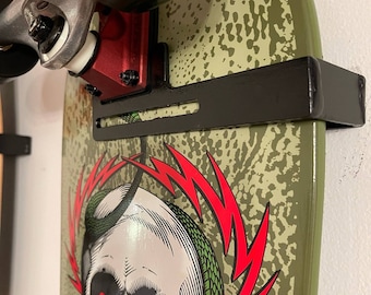 Skateboard Wall Mount – Display Your Board with Trucks On