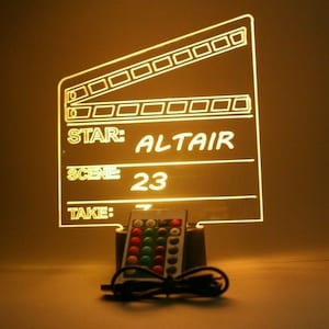 Film réalisateur, scène d&#39;action, clap, nom personnalisé, nom personnalisé, lampe de table LED, télécommande, 16 couleurs, cadeau idéal