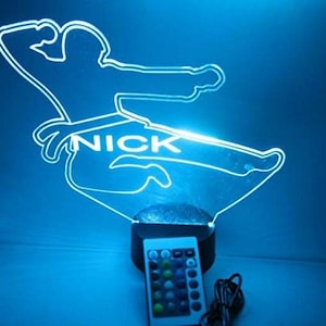 Karate Martial Arts Jiujitsu Taekwondo Kung-fu Sport Night Light Up Tafel Bureaulamp LED Gepersonaliseerde Gratis Graveer Naam Met Afstandsbediening 16 Kleuren