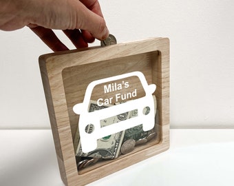 Gepersonaliseerde autobesparing spaarpot voor jongens - Auto aangepaste naam spaarpot, autokamer aangepaste houten auto - peuterjongen cadeau - ideaal vakantiecadeau
