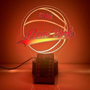 New York Amerikaanse basketbalspeler Fan Sport Themabal Teamlamp Nachtverlichting LED Gepersonaliseerd GRATIS, 16 kleuren en afstandsbediening, Made in America