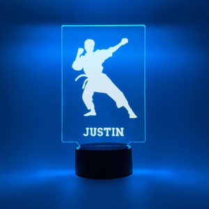 Gepersonaliseerde Karate Martial Arts Kung-fu Belt Light Up LED Kamer Sport Nachtlampje Lamp Cadeau GRATIS Gravure, 16 Kleuropties Afstandsbediening