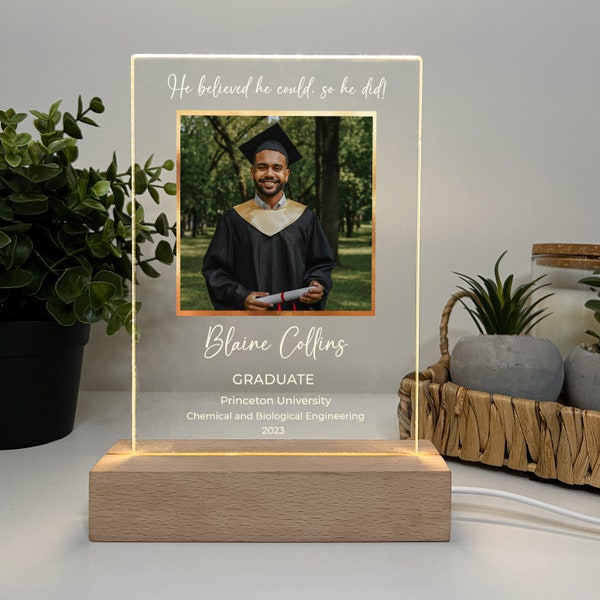 Foto personalizzata Foto LED Legno Light Up Stand Plaque Regalo di laurea personalizzato Classe del 2023, Seniors Graduate High School, College Grads