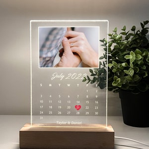 Personalized Photo Calendar LED Night Light With Your Own Pictures, Customized Gifts for Wife Husband Dad Grandpa Friends Mom Grandma Bestie