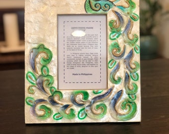 Capiz Shells Picture Frame - Green Peacok, Housewarming gift, Gift for Her, Gift for Friends, Gift for Birthdays,Graduation Gift, Gift 4 Mom