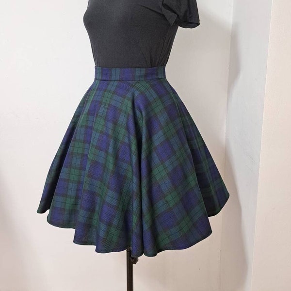 Jupe tartan, jupe ronde avec poches, jupes taille haute, tartan blackwatch, garde-robe capsule, jupe courte à carreaux, vêtements universitaires