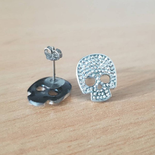 Silver skull titanium earrings, hypoallergenic and nickel free studs, skull earrings, halloween jewellery, halloween accessories