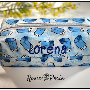 Pochette carrée, maquillage, trousse de toilette, trousse de voyage, trousse à crayons, trousse à médicaments, pochette bottines, trousse pour l'asthme, pochette de ventoline, cadeau personnalisé