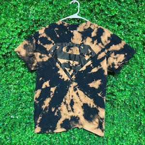Koszulka Vintage Acid Wash Superman Blended Logo, męska, rozmiar średni, przerobiona, wyprodukowana w USA, barwiona metodą tie-dye, N03
